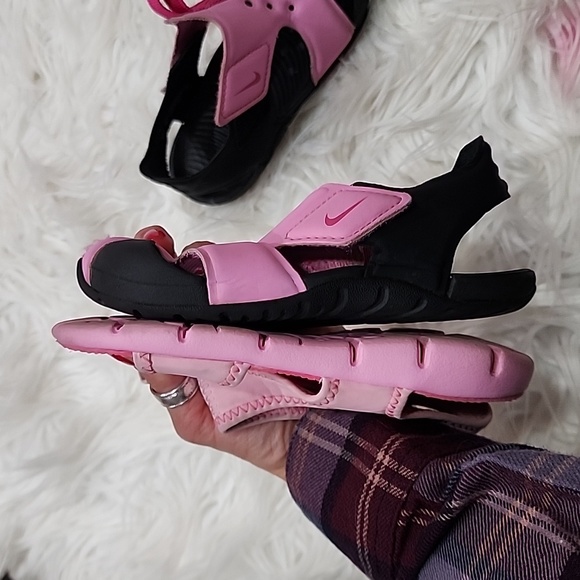 3 for $15 - Bundle 3 items and save - Girls Nike Velcro Sandals - Picture 7 of 7